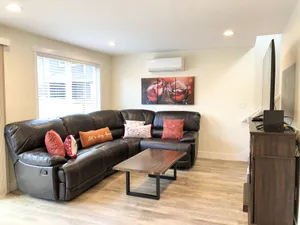 Image of Entire Semi-Detached Kirkland Townhome