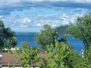 Image of Saratoga house overlooking the lake
