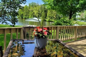 Image of Romantic 1 BR Lakeside Cottage w\/ KING BED