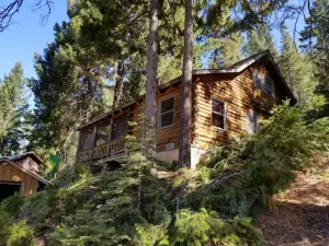 Image of Lakefront views!! Rustic Log Cabin Getaway