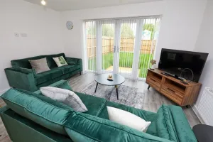 Image of Beautiful brand new 3 bedroom city centre house with garden