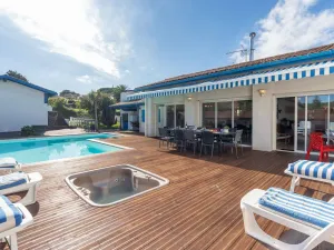 Image of Wonderful private villa with WIFI, private pool, hot tub, TV, terrace, pets allowed and parking