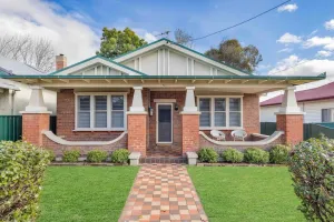 Image of Currawong Bungalow - An Idyllic Group Stay in Town