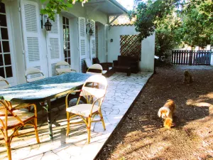 Image of 1 minute away, delights of the sea!