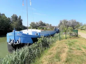 Image of Péniche Match - Pont Van Gogh Arles