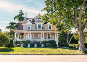 Image of Historical New England coastal holiday home-2 min. from Ocean Beach