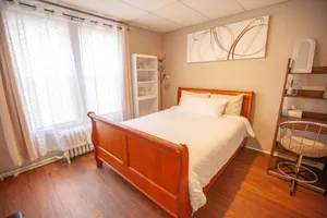 Image of Luxurious, Spacious Apartment. Free Parking, Close By to Highways and Essentials