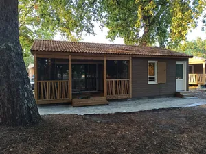 Image of Chalet 2 Chambres à Labouheyre avec Piscine Chauffée, WiFi et Terrasse au Bord d'un Lac - FR-1-783-25