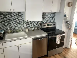 Image of Cute House -2 Blocks from Beach