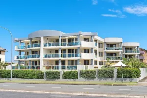 Image of Riviera 306