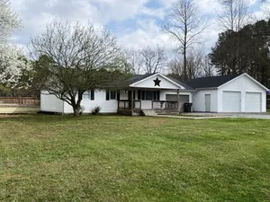 Image of Large family home near lakes, parks, and wineries