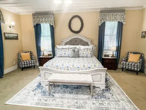 Image of Massive Room - King Bed-Fireplace-10' Ceilings-50\" Widescreen TV