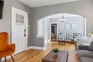 Image of Oversized 2 Bedroom Apartment in South City!