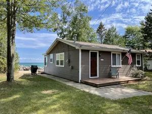 Image of 5 minutes from Downtown East Tawas, On The Rocks is a cottage on Lake Huron