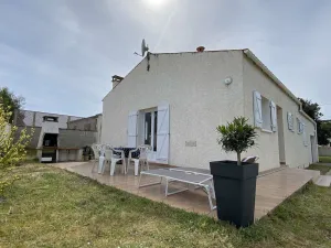 Image of Charming 8-Person Beach House with Garden, Terrace, and Parking - Saint-Georges-d'Oléron