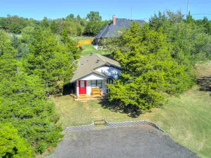 Image of Woodland Retreat with Pool & Tennis court access!