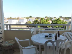 Image of Cozy Studio with Mezzanine, Balcony & Garage, 200m from Beach - Sleeps 4 - Saint-Hilaire-de-Riez