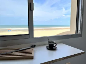 Image of Appartement 2 pièces avec terrasse et vue mer à 50m de la plage - FR-1-229C-84