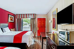 Image of 2 Family-Friendly Rooms Near Delicious Ridgeland BBQ and Seafood Restaurants