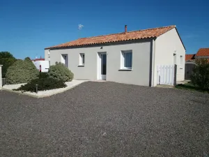Image of HOUSE 2 bedrooms + 1 bed living room close to shops 7 km beaches