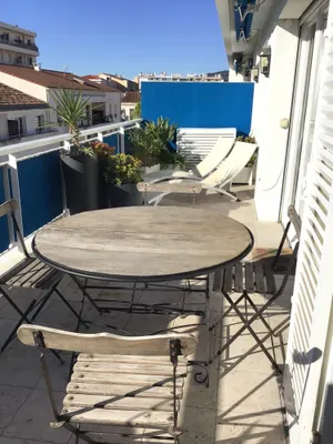 Image of Bright Cannes F3 at 5mn beach 2 mn shops garage appt 2 ch 1 Sdb 4 pers 76m2