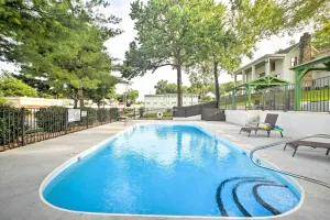 Image of Branson Cottage w\/ Pool Access ~ 2 Mi to the Strip