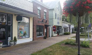 Image of Right on Main St! Shops, Arts, Dining and More!