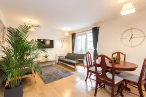 Image of Elegant 2 Bedroom City Centre Apartment - Free Parking - Private Balcony