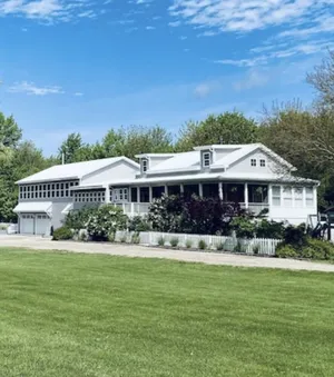 Image of COUNTRY ESTATE, SLEEPS 20, 2 MILES TO LAKE MICHIGAN, POOL, PET FRIENDLY!!