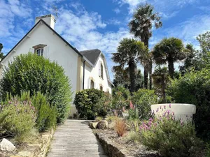 Image of Lodging of character perfectly located