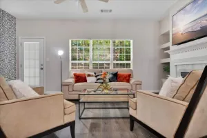 Image of Nice cozy townhouse minutes from airport