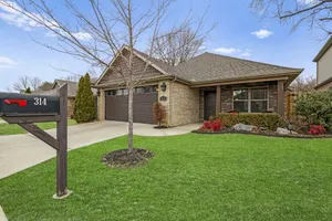Image of In the middle of Town \/ House \/ 3bdr \/ 2 bath