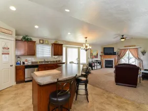 Image of Luxury Executive Duplex Main Level * Huge Master * Large Kitchen * Fireplace
