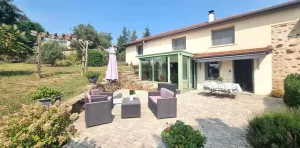 Image of Gîte de charme avec terrasse, jardin et jeux - tout inclus, lits faits, linge fourni à Saint-Galmier - FR-1-496-300