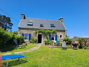 Image of BRETONNE LONGERE BETWEEN SEA AND COUNTRYSIDE