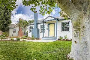 Image of Charming Sea Shell Cottage - close to Downtown Riverside