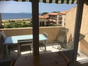 Image of Waterfront Studio Cabin with sea-view terrace and direct beach access