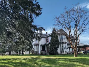Image of Spacious Victorian Home 2nd floor apartment
