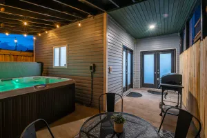 Image of New! Kings on Restaurant Row! HotTub!Close to NuLu