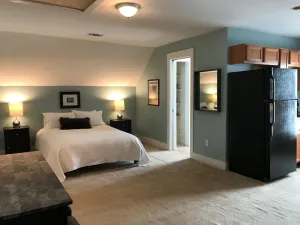 Image of Intimate low country Carriage House with gorgeous appointments!