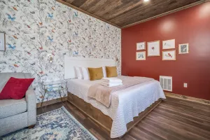 Image of Walk Everywhere | King Bed | FIreplace