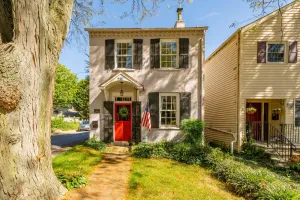 Image of The Walton House - historic 3bd 2 5ba with parking
