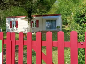 Image of Charming Berry House: Garden, Parking, Near Creuse Valley & Art Village, All-Inclusive Amenities