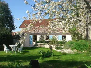 Image of Cottage *** 4 people with private garden in village Saintongeais estuary 5 km