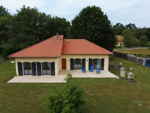 Image of At the foot of the mountains: villa des nestes