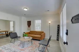 Image of Spacious 1 Bedroom in Memphis, Fully Renovated Modern Farmhouse in Midtown.