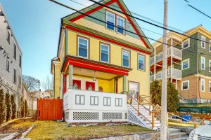 Image of Dog-friendly, genuine 1892 Victorian getaway with loft, near the Bay