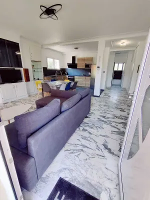 Image of Haut de villa - Magnificent renovated T4 with garden and BBQ - air-conditioned - sleeps 8