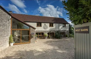 Image of Luxury Detached Farmhouse Idyllic Rural Location with 2 Hot Tubs
