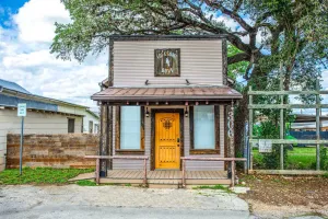 Image of Lonesome Dove Bandera Cabin